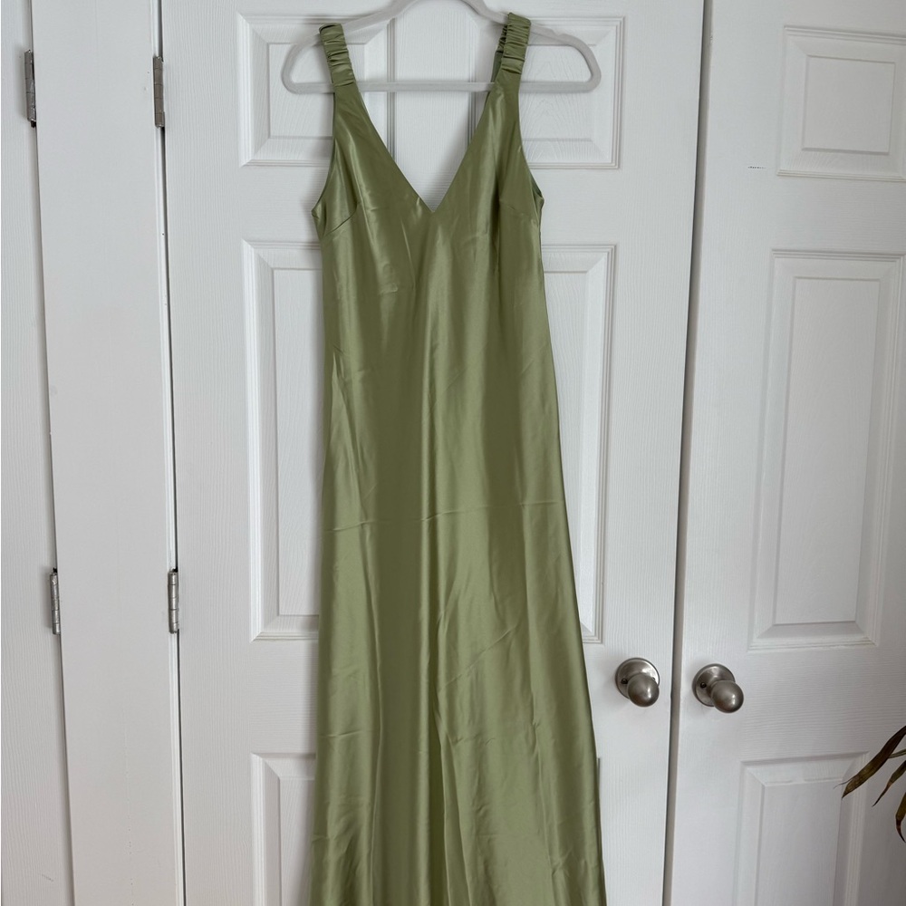 Elegant Green Sleeveless Dress